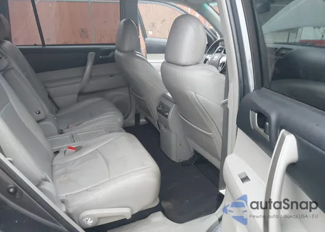 2013 Toyota Highlander Se V6 z USA, uszkodzony, nr VIN 5TDBK3EH2DS233271